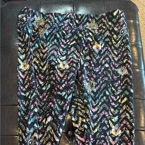 - Lularoe TC leggings black print. Fits size 12-18